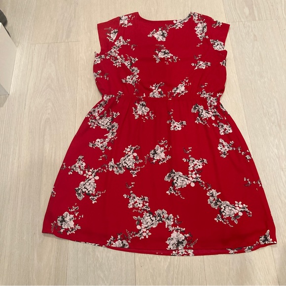 REITMANS red floral dress. - Picture 5 of 5